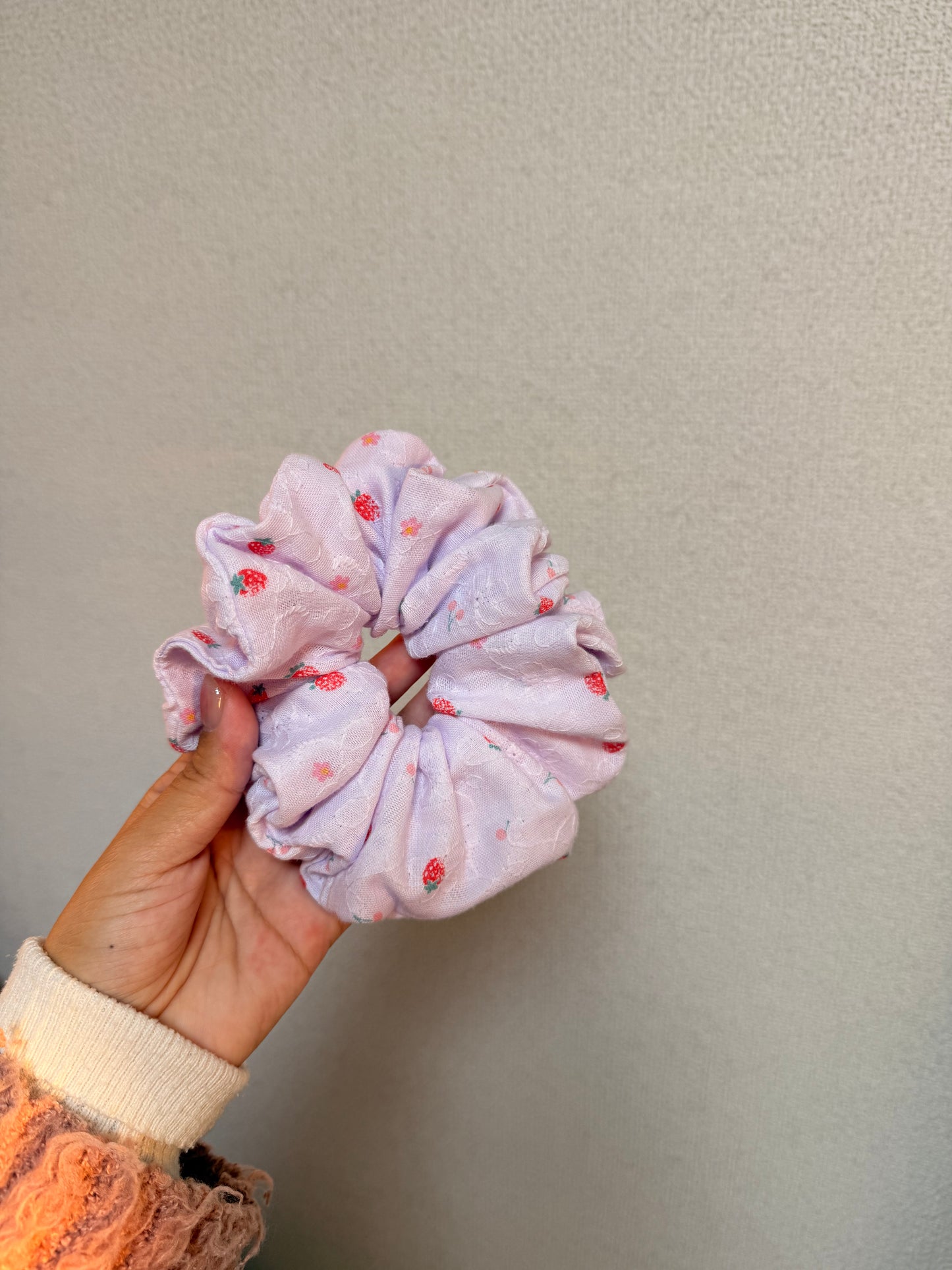 Ema Scrunchie