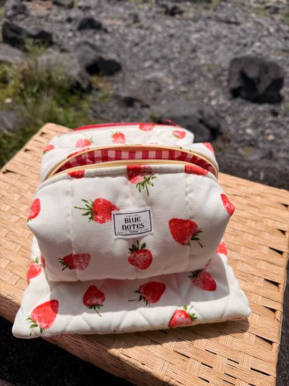 🍓 New Strawberry Make up pouches