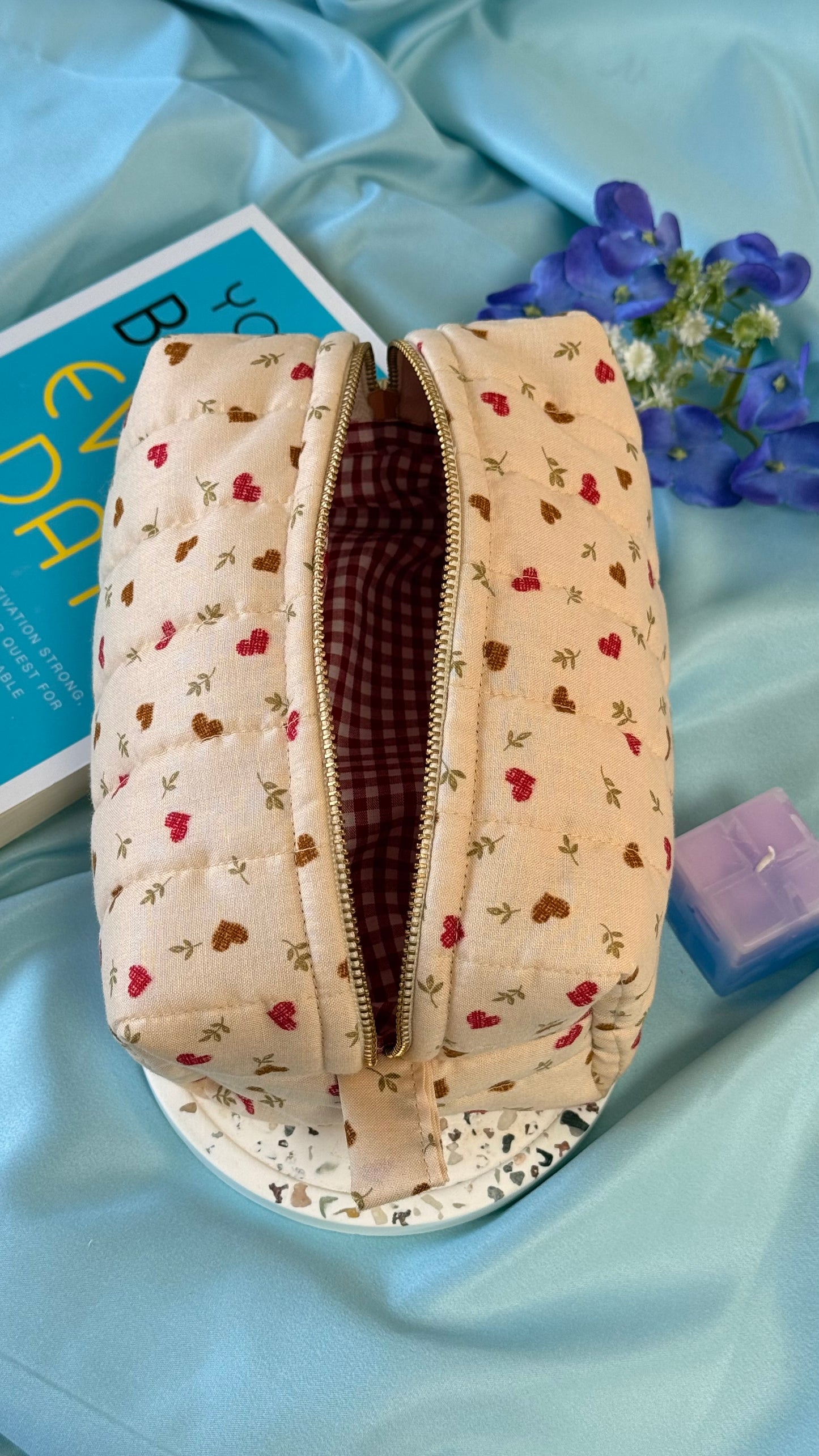 Oopsie Beige Noel make up pouch (Small)