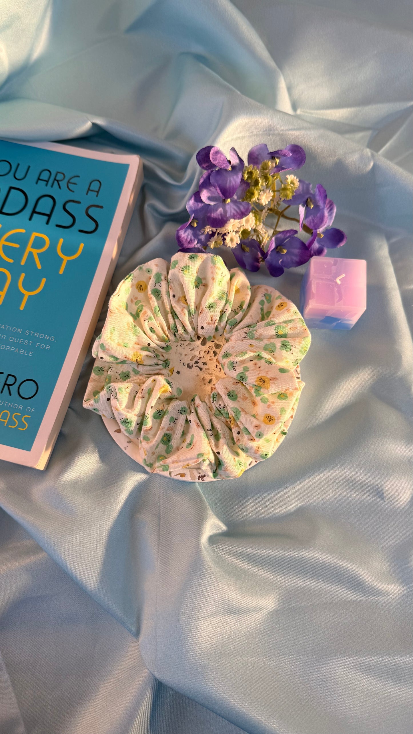 Whimsical scrunchies - Daisy