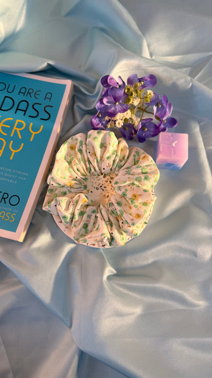 Whimsical scrunchies - Daisy