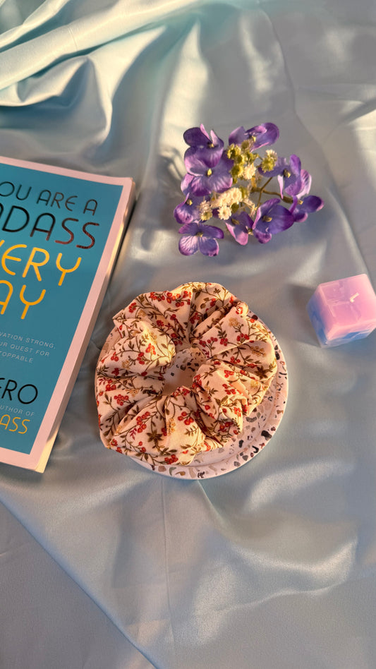 Ivy Christmas scrunchie