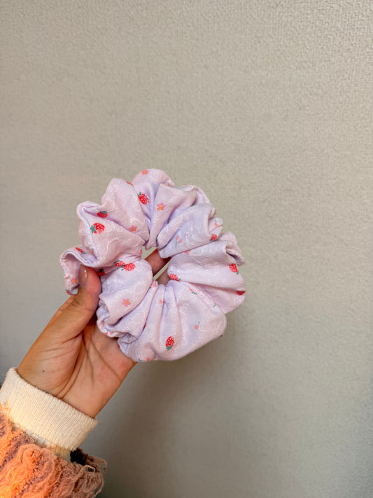 Ema Scrunchie