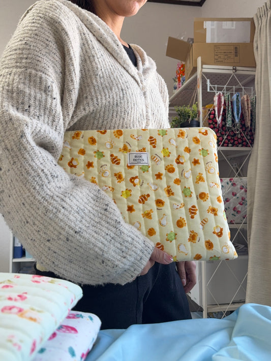 Sea animals laptop sleeve